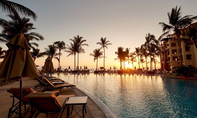 Flamingos Villa | Cree recuerdos duraderos en esta villa de lujo con vistas al océano, la playa y la piscina
