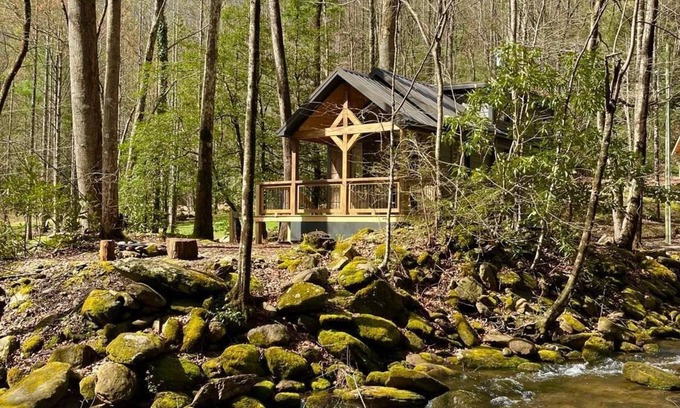 Old Fort Cabina | Dense foliage, rolling currents of Newberry Creek the perfect place to relax.