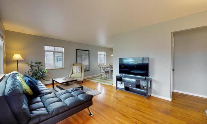 Southeast Casa | Denver 4 king, golf game, huge house with yard