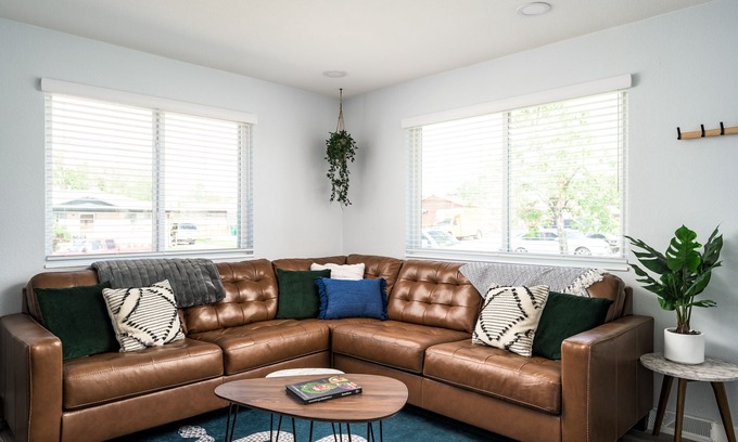 Berkley Casa | Denver Emerald - 2 Bedrooms / 1 Full Bath / Sleeps 4 [Close to Downtown]