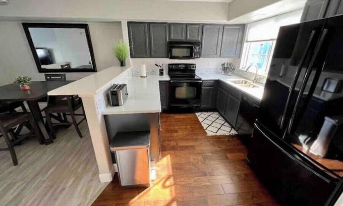 Welby Apartamento | Denver Paradise with attached Garage!