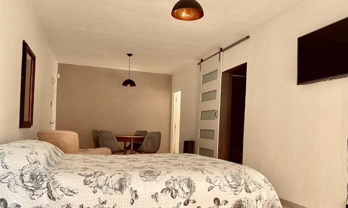 San Juan Apartamento | Departamento amplio, muy bien ubicado, dos ambientes, separado cocina y baño, el barrio no es lindo pero las instalaciones perfectas y li