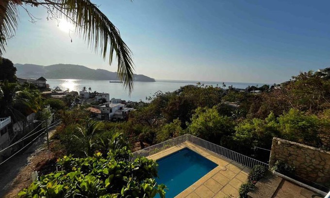 Caleta Apartamento | Departamento con alberca y vista al mar.