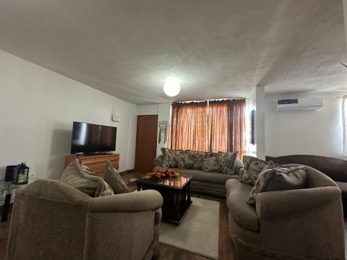 La Joya Apartamento | Departamento en fraccionamiento para 4 personas, cuenta con todo para estancias largas, seguridad y estacionamiento, zona céntrica, bancos,garitas,plazas