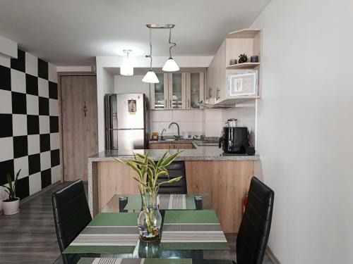 Quito Apartamento | Departamento ideal para trabajo o turismo, cerca de Embajada A, Solca y Estadio O