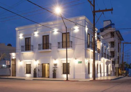Esterito Apartamento | Departamentos & Villa Monarka, 1 Block from Malecon!