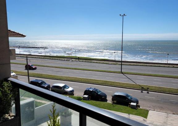 Barrio Constitución Apartamento | Depto premium frente al mar, cochera y piscina!