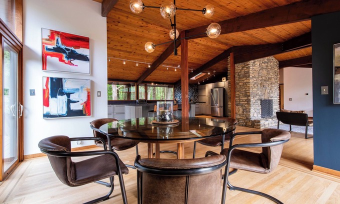 Buechel Casa | Derby City Deck House - 5 acres in Louisville!