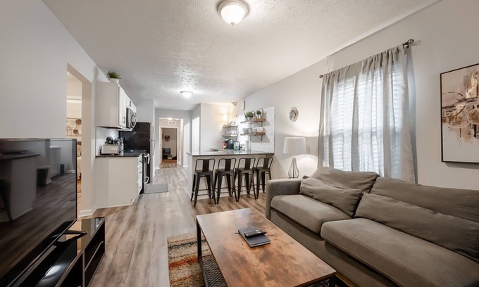 Algonquin Casa | !Derby City Sanctuary- 4 bed 2 bath renovated home