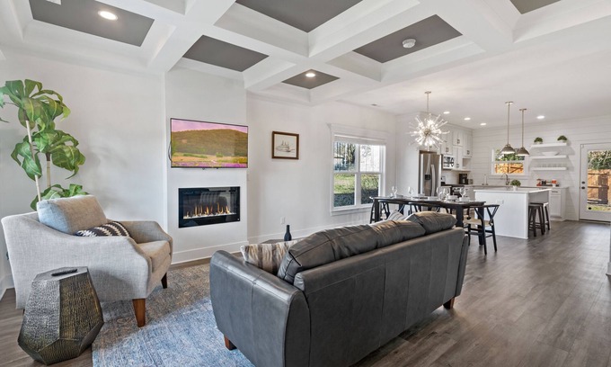 Jeffersonville Casa | DerbyGrove: Newly Renovated & Near Derby