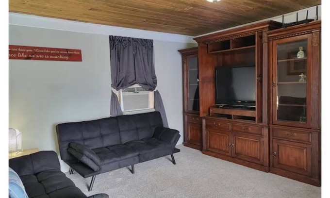Laguna Park Apartamento | Derekville #10 - Private Unit - Gated Pool