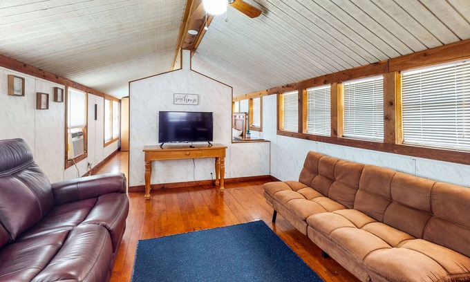 Laguna Park Casa | Derekville Unit #9 | Condo in Clifton with pool & hot tub
