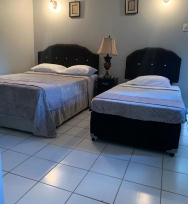 Piarco Cama Y Desayuno | Derick's Inn