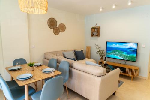 Rincón de la Victoria Apartamento | Descanso familiar junto al mar con terraza