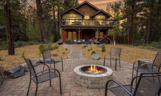 Sunriver Cabina | Deschutes River Home | Game Room + Kayaks