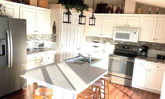 Desert Aire Casa | Desert Aire golfers paradise! Watch the golfers and enjoy views of the river.