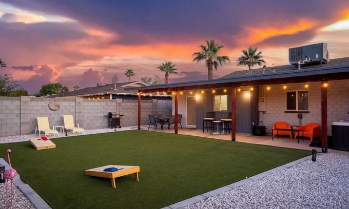 Scottsdale Highlands Estates Casa | Desert Bloom l 5 min to Old Town l Hot Tub