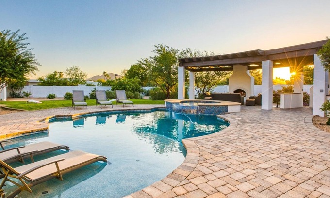 Tierra Feliz North Casa | Escapada tranquila en Paradise Valley Sleeps 18!