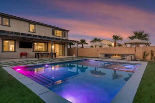 Coachella Casa | Desert Eden by AvantStay 6BR w Ensuite Backyard Oasis w Pool Hot Tub