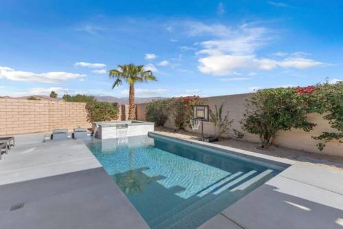 Terra Lago Casa | Desert Escape (basketball game room mini golf)
