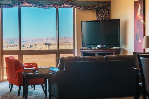 Greenehaven Apartamento | Desert Frontier with Garage, Boat Space, & WFH Workspace