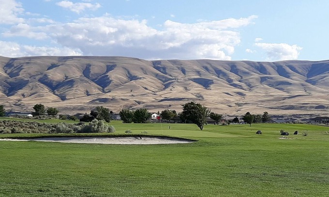 Desert Aire Casa | Desert Gorge at Desert Aire- 40 min to The Gorge! Minutes to golf, river & more!