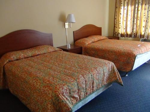 Corona Hotel | Desert Inn Motel