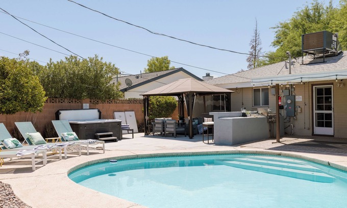 Cox Heights Casa | Desert Jewel: Heated pool, hot tub, games just 10min to Old Town!