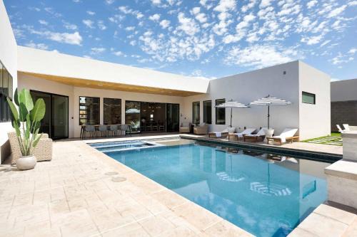 Hurricane Casa | Desert Mirage home