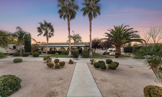 Palmdale Casa | Desert Oasis in the center of the city of Palmdale