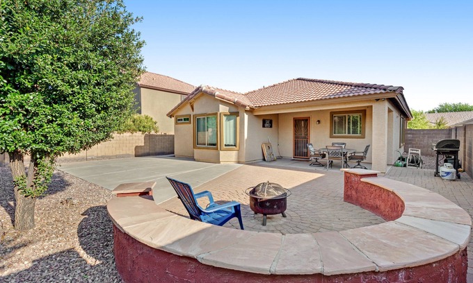 Power Ranch Casa | Desert oasis with an enclosed yard, firepit, washer/dryer, and central AC