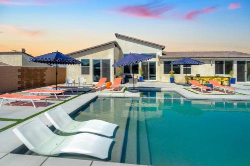 Desert Hot Springs Casa | Desert Picasso! Pool, Spa, Games, Mountain Views