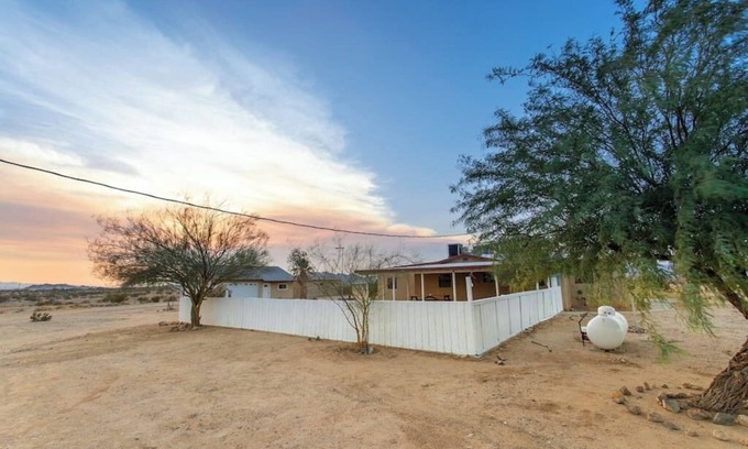 Wonder Valley Casa | DesertGem 5Acres Arcade Pool Spa KingBed Game Room
