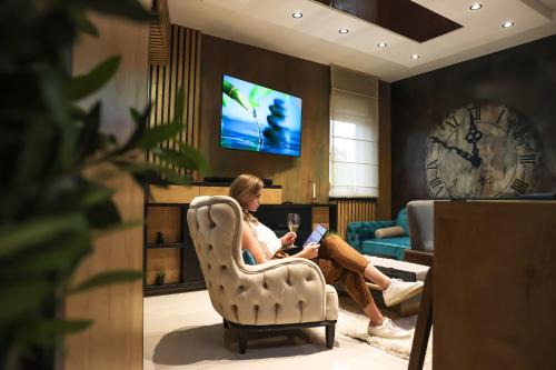 Cuprija Apartamento | Design Apartment PLATINIUM SPA LUX 5 STAR "HAVANA" Completely PRIVATE Wellness & Spa FREE INCLUDED Sauna & Jacuzzi & Salt Wall & Fire place & 3D Ceilings & Business WiFi & NETFLIX & Keyless code entry & FULL SMART APP & SECURE 2 Parking place