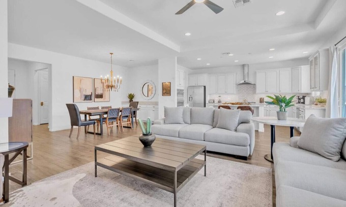 Sahuarita Casa | Design Dream / 4 BR 3 BA / Garage / View / Upscale