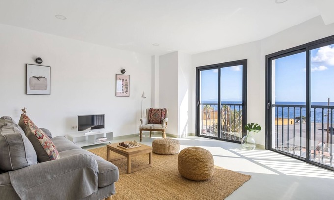 Los Gavilanes Villa | Casa de diseño con terraza y vistas al oceáno
