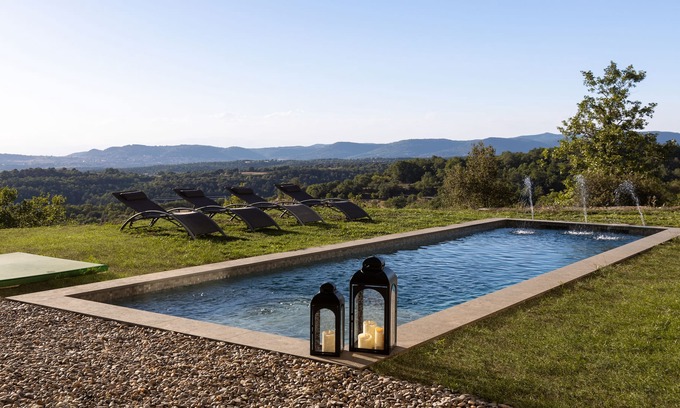 Castellcir Casa | Casa de diseño con piscina y espectaculares vistas. Solo 45 minutos de Barcelona