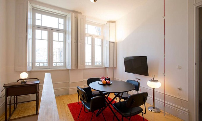 Lordelo do Ouro e Massarelos Apartamento | Diseño + dormitorio vintage con vista al río. r / C + sótano