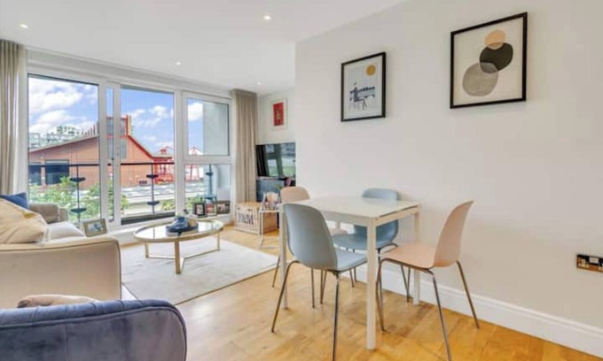 Sands End Apartamento | Designer 1 Bed Flat with Thames View from Balcony