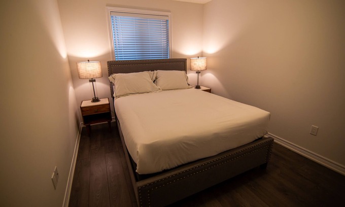 Grimsby Casa | Designer 3-Bedroom executive townhouse