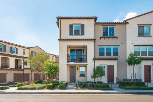 El Monte Casa | Designer 3BR El Monte Retreat Near DTLA & Pasadena