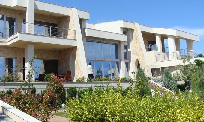 Budjaka Casa | Casa de diseño con vista al mar de 600m2 con piscina y cancha de tenis, Sozopol