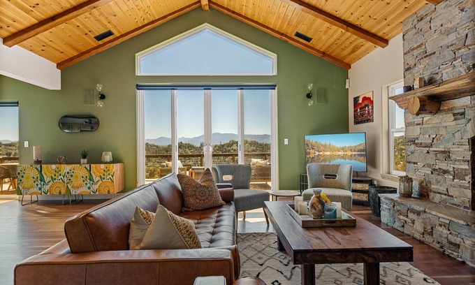 Lake Arrowhead Chalet De Esquí | Designer Chalet with Breathtaking views at reasonable prices!!