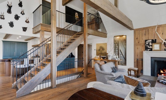 Highlands Falls Casa | Designer Decorated Luxury home with mountain views.