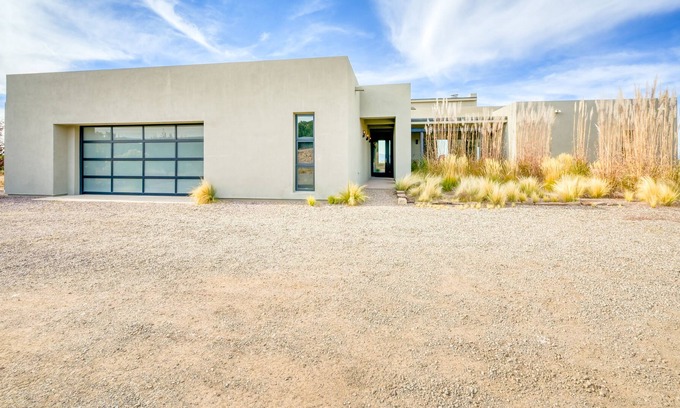 Santa Fe Casa | Designer desert stay on 45 acres with grand views, patio, soaking tub & W/D