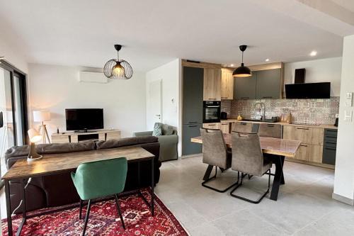 Eckbolsheim Apartamento | Designer flat with lovely terrace!