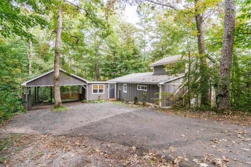 Dahlonega Casa | Designer Getaway-Hot Tub, 4 Minutes to Dahlonega