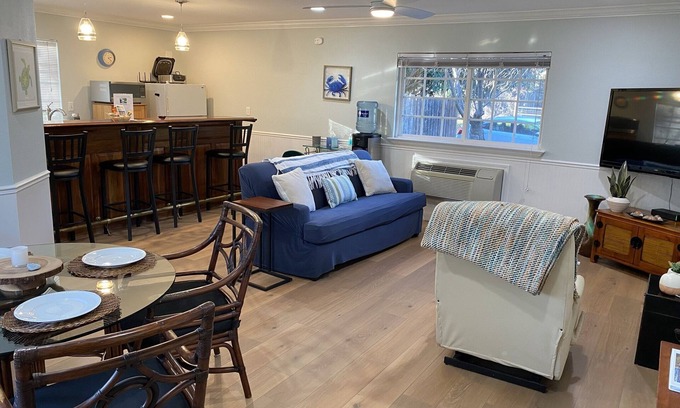 Chico Casa | Designer Guesthouse w Tennis Ct, piscina y jacuzzi
