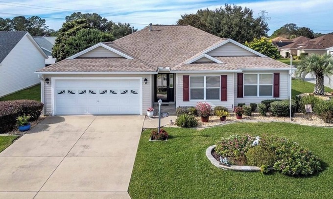 Briar Meadow Casa | Designer home in exciting golf/retirement community.