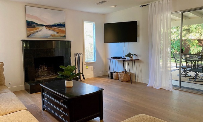 Chico Casa | Casa de diseño ubicada en secoyas con un enorme patio trasero al lado del parque Bidwell